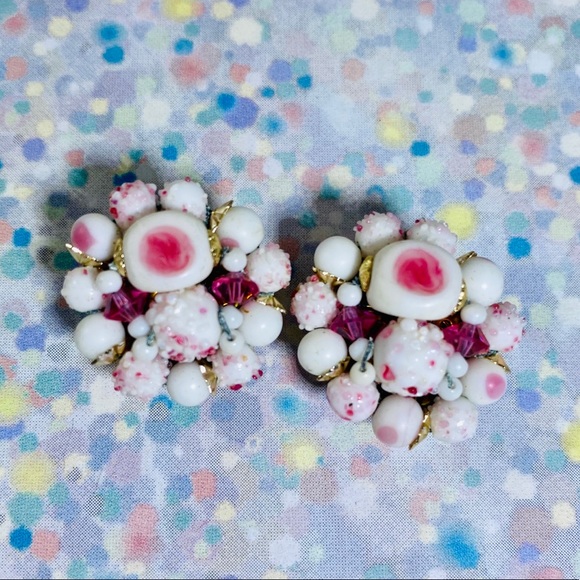 Vintage little cluster pink white beads earrings - Picture 2 of 5